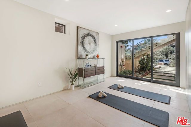 318 S Medio Drive, Los Angeles, CA 90049