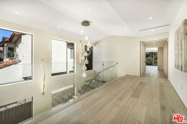 318 S Medio Drive, Los Angeles, CA 90049