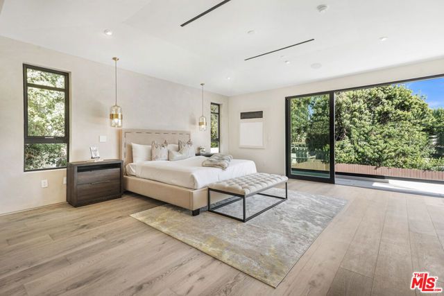 318 S Medio Drive, Los Angeles, CA 90049