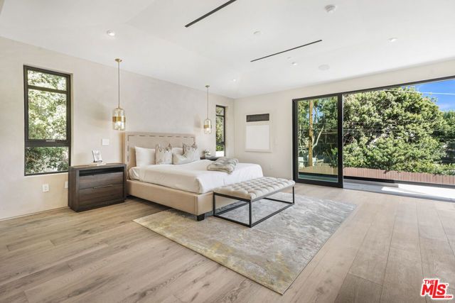 318 S Medio Drive, Los Angeles, CA 90049