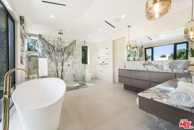 318 S Medio Drive, Los Angeles, CA 90049