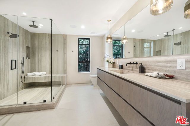 318 S Medio Drive, Los Angeles, CA 90049