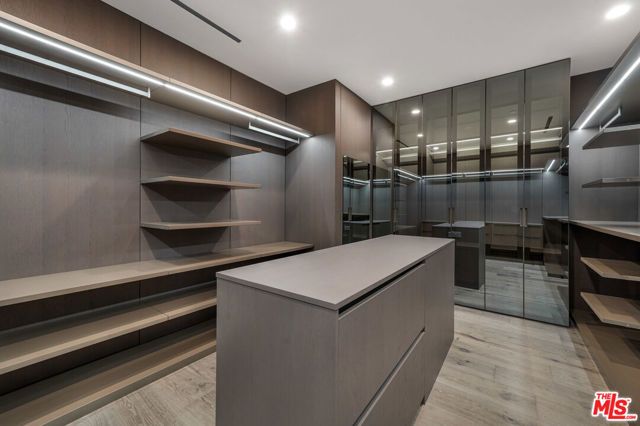 318 S Medio Drive, Los Angeles, CA 90049