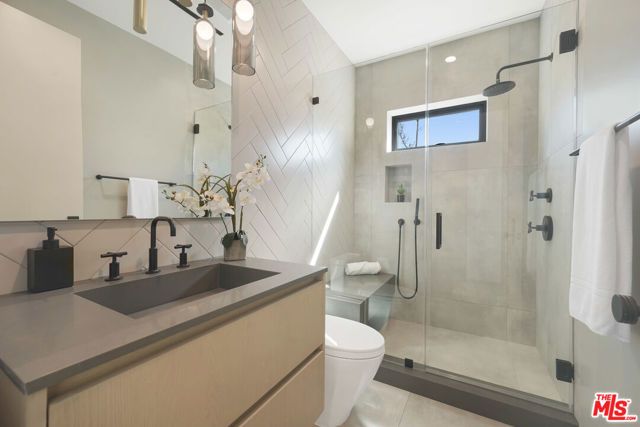 318 S Medio Drive, Los Angeles, CA 90049