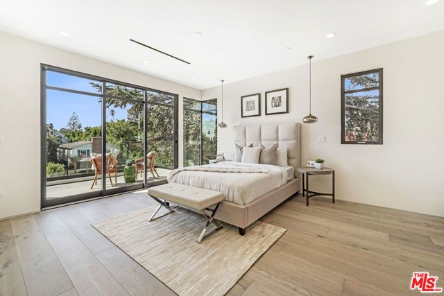 318 S Medio Drive, Los Angeles, CA 90049