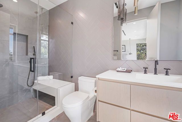 318 S Medio Drive, Los Angeles, CA 90049