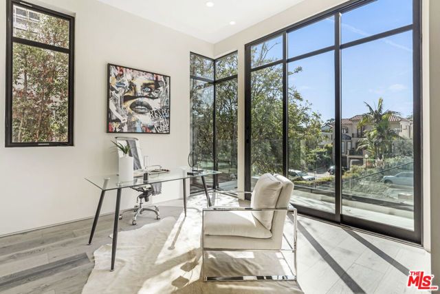 318 S Medio Drive, Los Angeles, CA 90049