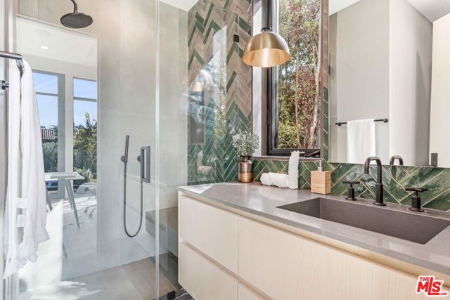 318 S Medio Drive, Los Angeles, CA 90049