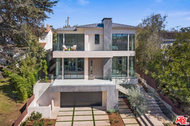 318 S Medio Drive, Los Angeles, CA 90049