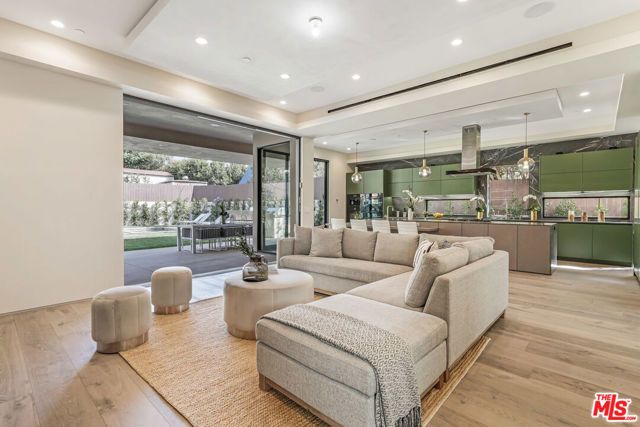 318 S Medio Drive, Los Angeles, CA 90049