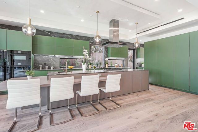 318 S Medio Drive, Los Angeles, CA 90049