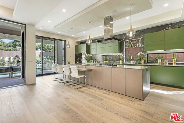 318 S Medio Drive, Los Angeles, CA 90049