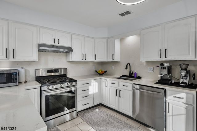 377 Hannah Way, Bridgewater Twp., NJ 08807