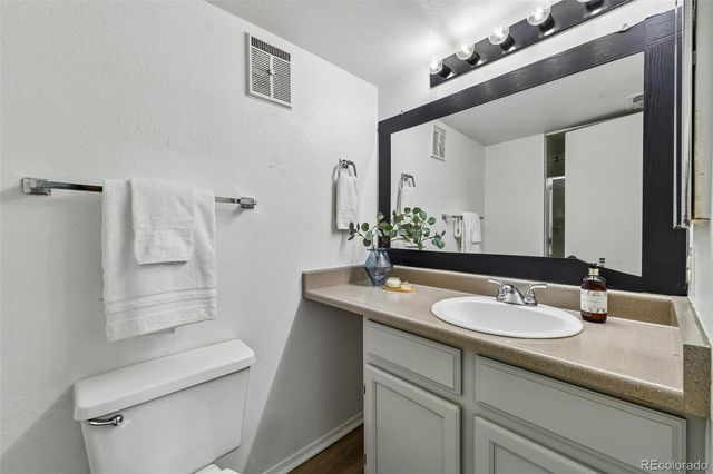 1075 S Elkhart Way 202, Aurora, CO 80012