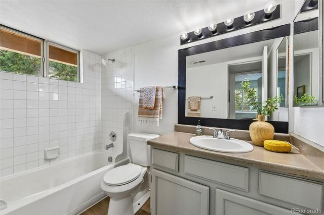 1075 S Elkhart Way 202, Aurora, CO 80012