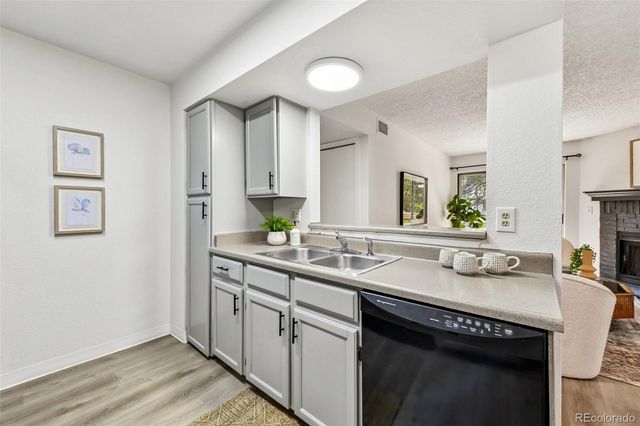 1075 S Elkhart Way 202, Aurora, CO 80012