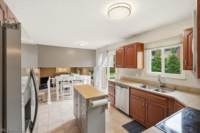 32430 N Roundhead Drive, Solon, OH 44139