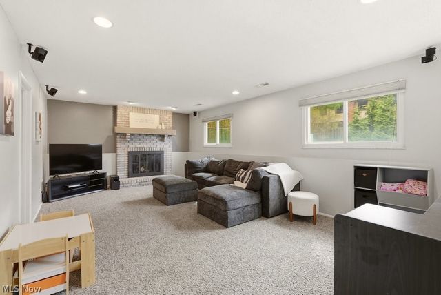 32430 N Roundhead Drive, Solon, OH 44139