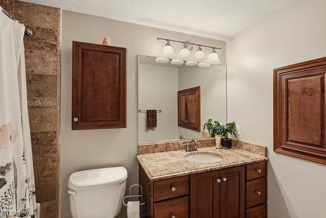 32430 N Roundhead Drive, Solon, OH 44139