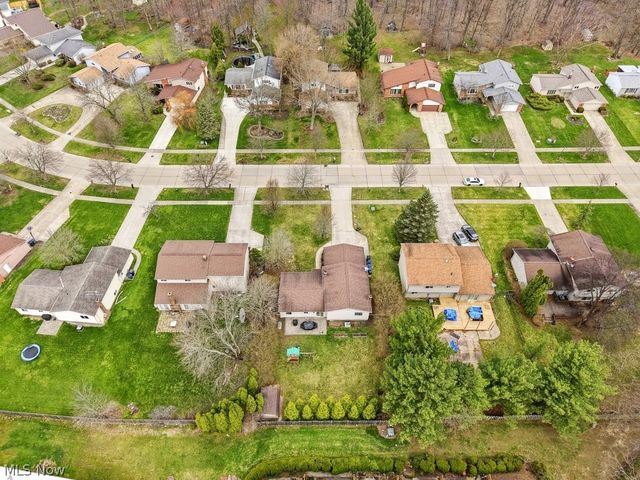32430 N Roundhead Drive, Solon, OH 44139