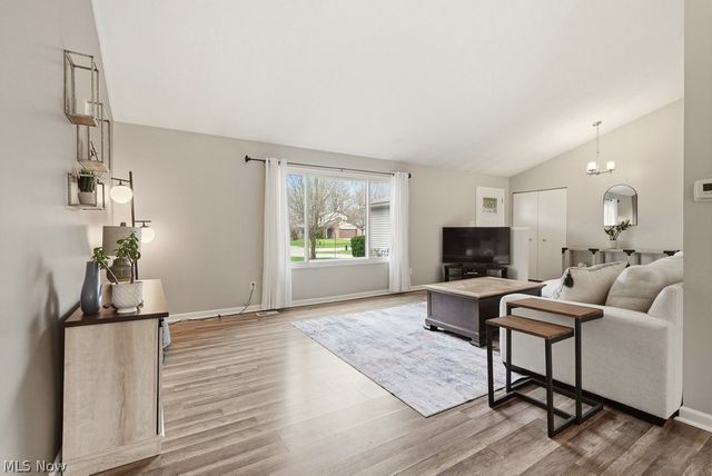 32430 N Roundhead Drive, Solon, OH 44139