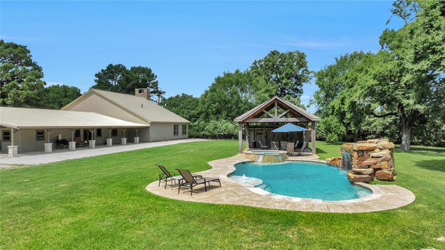 15184 Fm 2620, Bedias, TX 77831
