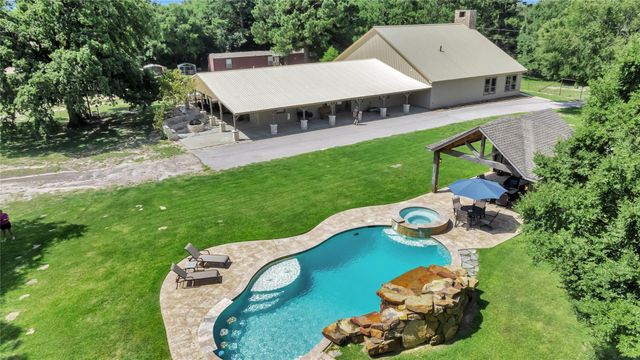 15184 Fm 2620, Bedias, TX 77831