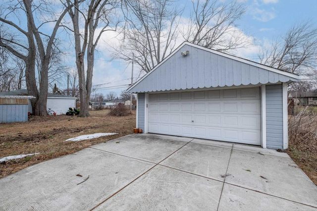 23725 Elmira Street, St Clair Shores, MI 48082