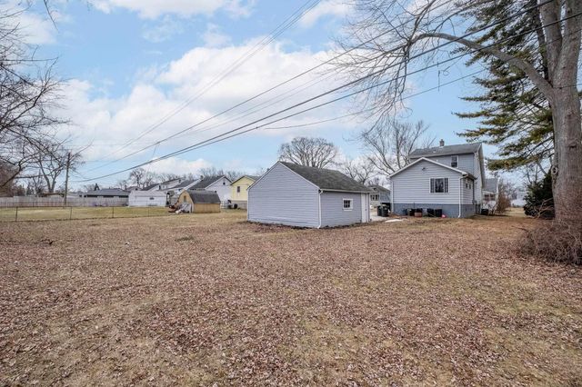 23725 Elmira Street, St Clair Shores, MI 48082