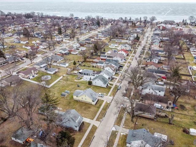 23725 Elmira Street, St Clair Shores, MI 48082