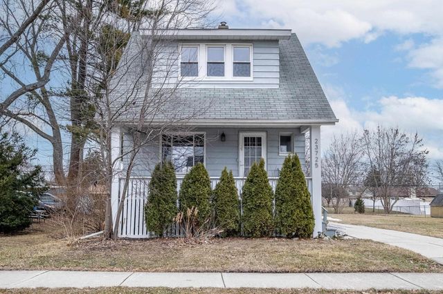 23725 Elmira Street, St Clair Shores, MI 48082