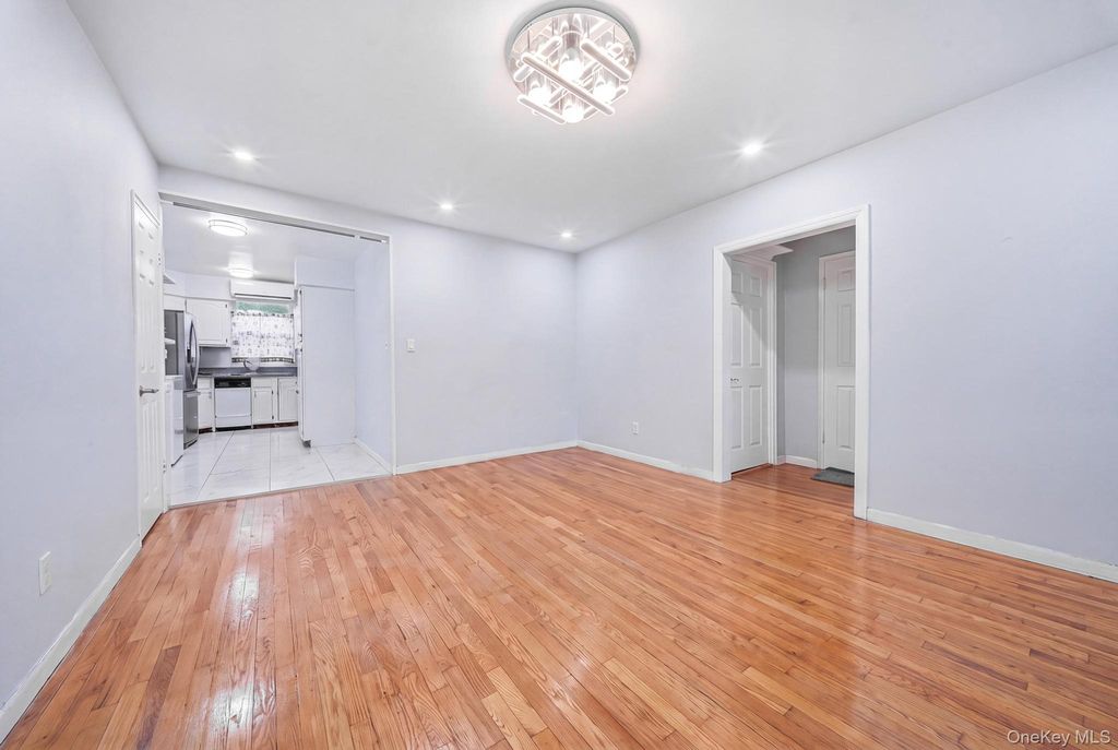 195-02 39th Avenue 2, Flushing, NY 11358 — photo 2