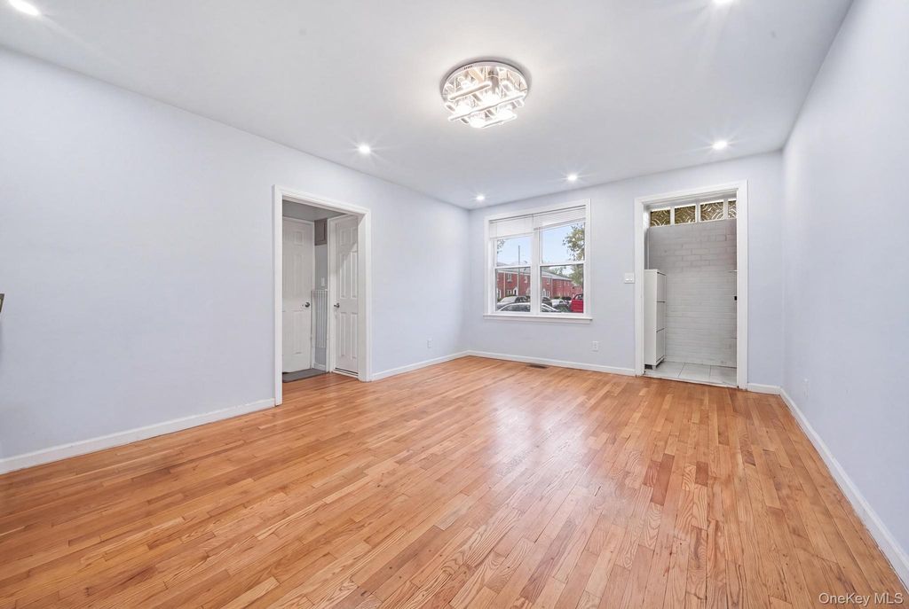 195-02 39th Avenue 2, Flushing, NY 11358 — photo 3