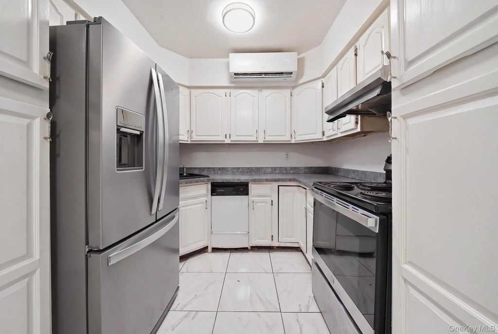 195-02 39th Avenue 2, Flushing, NY 11358 — photo 4