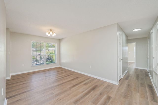 402 Ten Lake Drive, Defuniak Springs, FL 32433