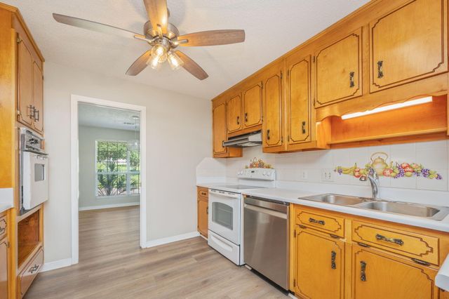 402 Ten Lake Drive, Defuniak Springs, FL 32433