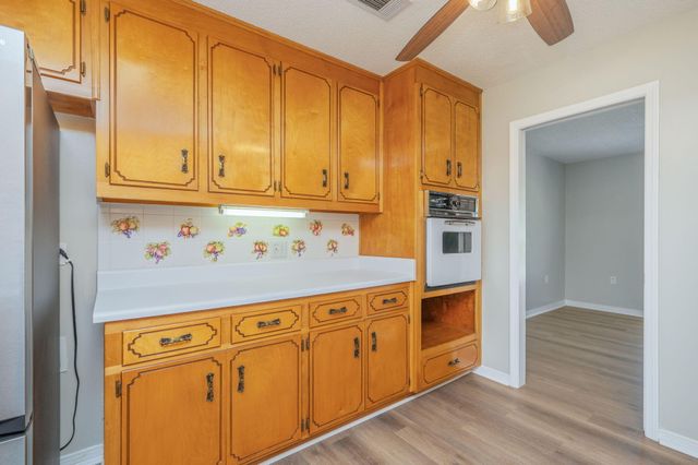 402 Ten Lake Drive, Defuniak Springs, FL 32433