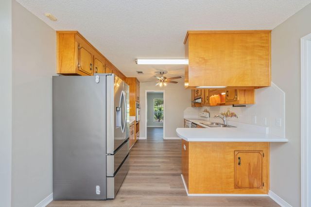 402 Ten Lake Drive, Defuniak Springs, FL 32433