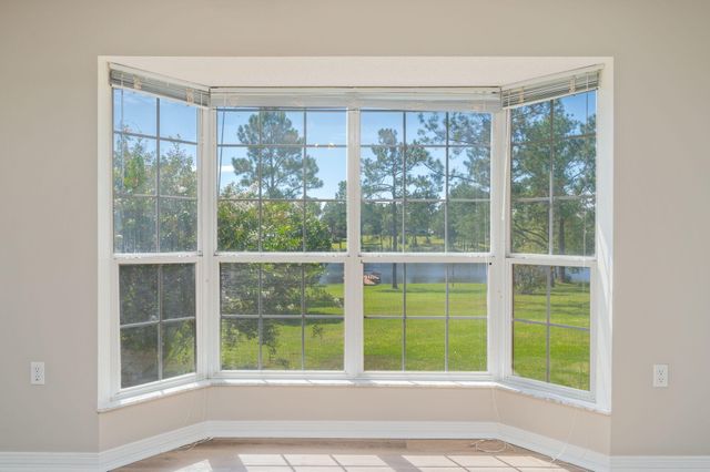 402 Ten Lake Drive, Defuniak Springs, FL 32433