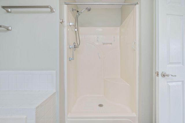 402 Ten Lake Drive, Defuniak Springs, FL 32433