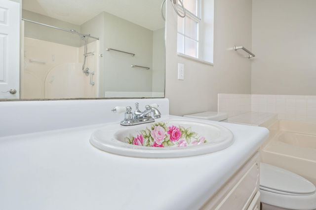 402 Ten Lake Drive, Defuniak Springs, FL 32433