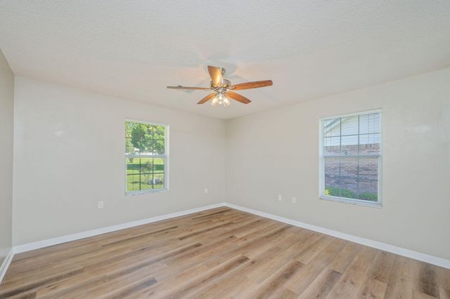 402 Ten Lake Drive, Defuniak Springs, FL 32433