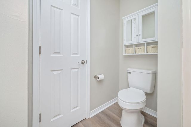 402 Ten Lake Drive, Defuniak Springs, FL 32433