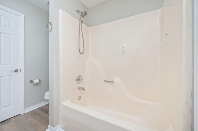 402 Ten Lake Drive, Defuniak Springs, FL 32433