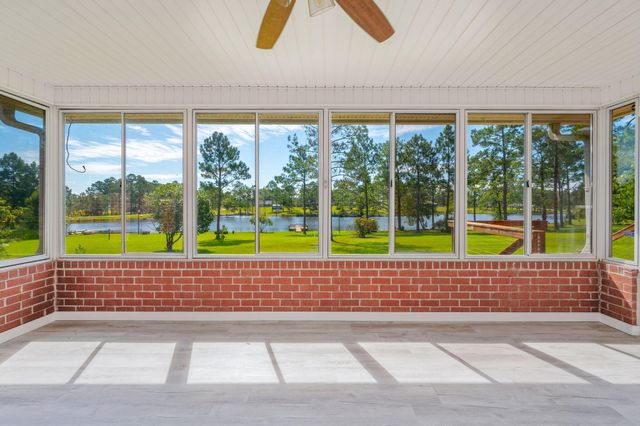 402 Ten Lake Drive, Defuniak Springs, FL 32433