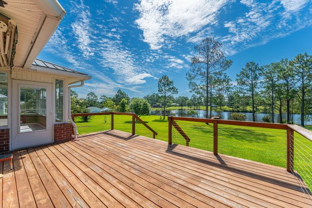 402 Ten Lake Drive, Defuniak Springs, FL 32433