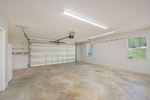 402 Ten Lake Drive, Defuniak Springs, FL 32433