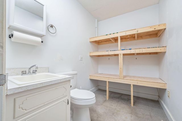 402 Ten Lake Drive, Defuniak Springs, FL 32433