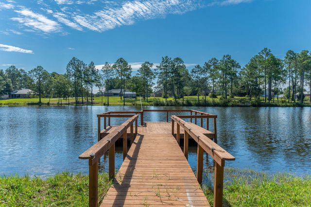 402 Ten Lake Drive, Defuniak Springs, FL 32433