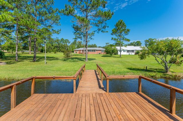 402 Ten Lake Drive, Defuniak Springs, FL 32433